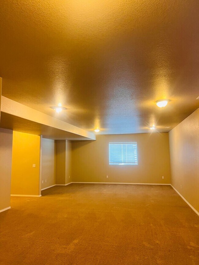 Building Photo - Don't miss the opportunity to make this wonderful house your next home.