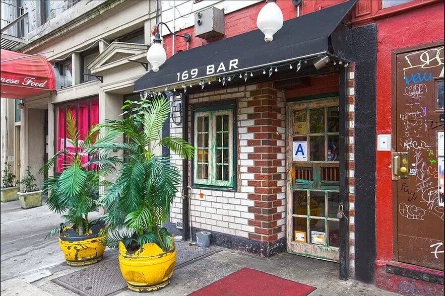 Building Photo - 207 Henry St