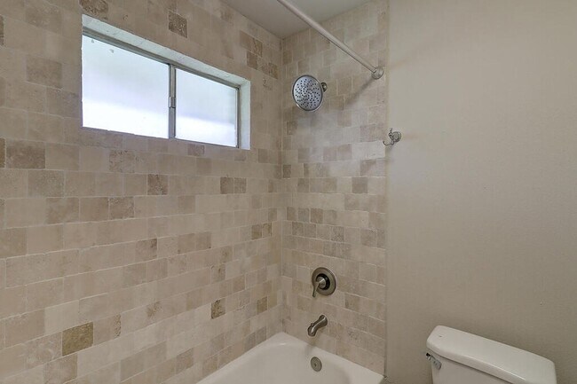 Building Photo - 1106 Bradshaw Dr