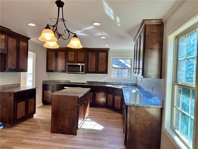 Building Photo - 712 Pinnacle Dr.