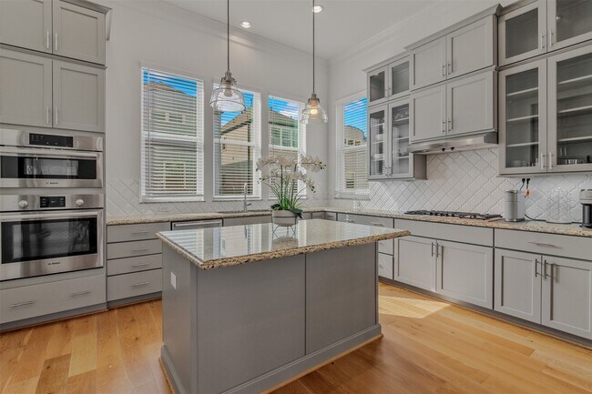 Building Photo - 10943 Grove Tree Ln