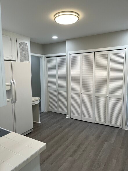 Building Photo - 404 Edgewood Dr