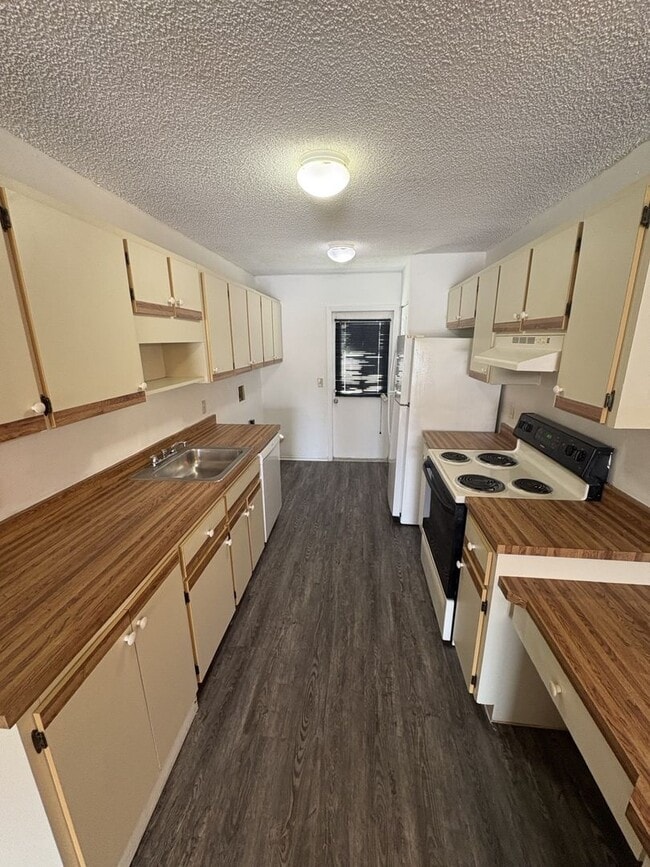Building Photo - 710 W Rosewood Ln