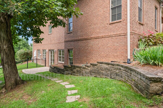Building Photo - 7 Crooked Stick Ln