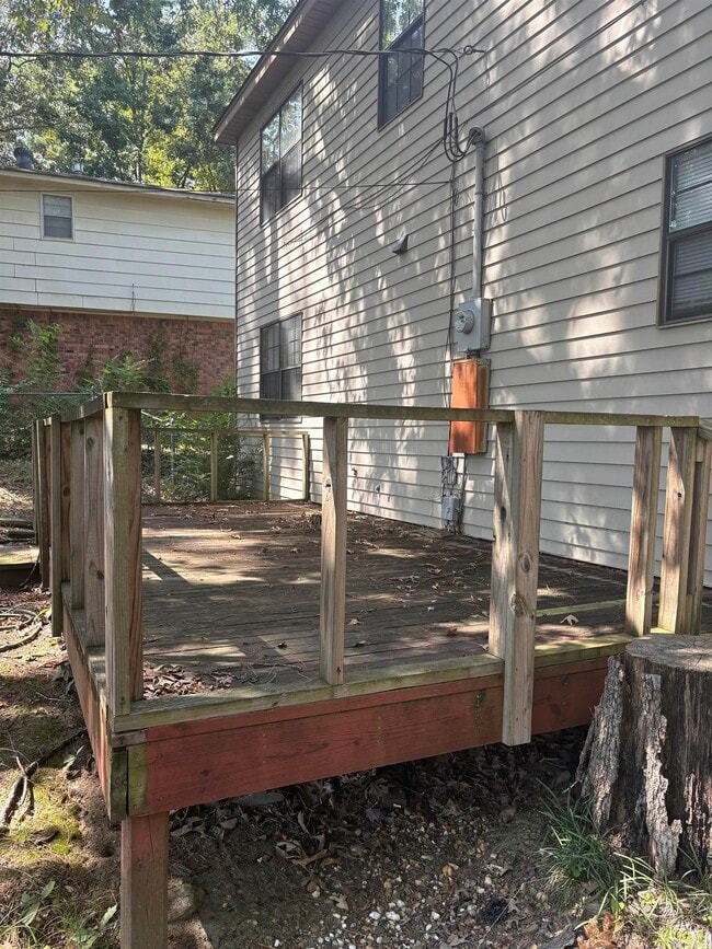 Building Photo - 7901 Parkwood Dr