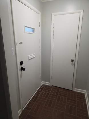 Building Photo - "Spacious 3-Bedroom Gem with 2300 Sq Ft in...