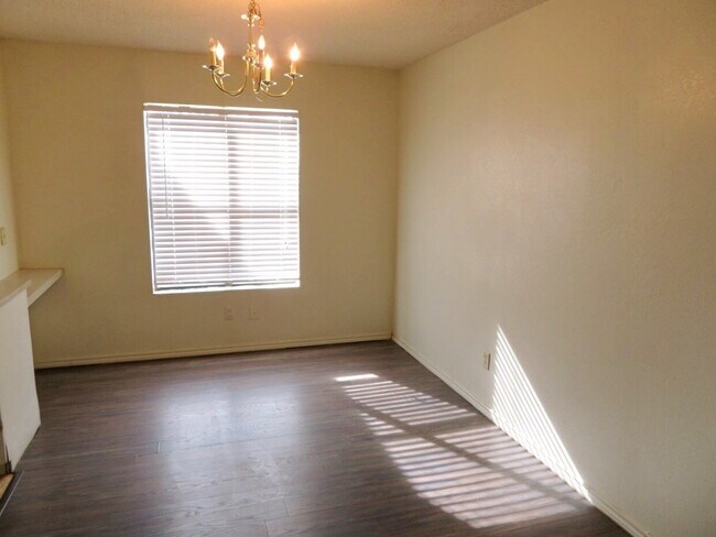 Building Photo - Beautiful Home Located In Shadow Hills & F...