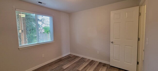 Building Photo - 3581 NE Hembree St