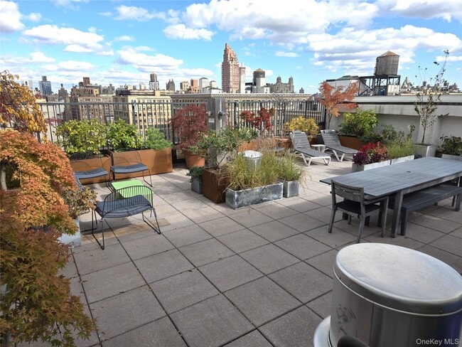 Building Photo - 201 W 74th St