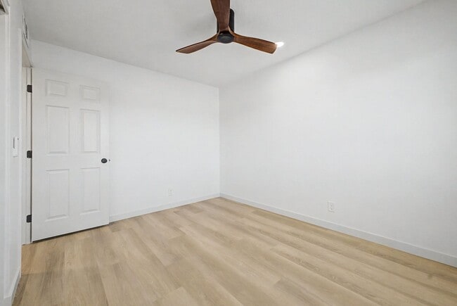 Building Photo - Fully Remodeled South Tempe 3BR Townhome w/ Private Yard, W/D & Parking