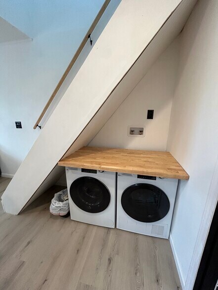 Building Photo - 1842 7th Ave