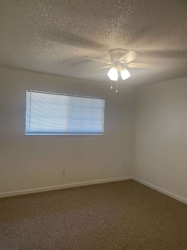 Building Photo - Cozy 2 Bedroom Apartment in N Merced