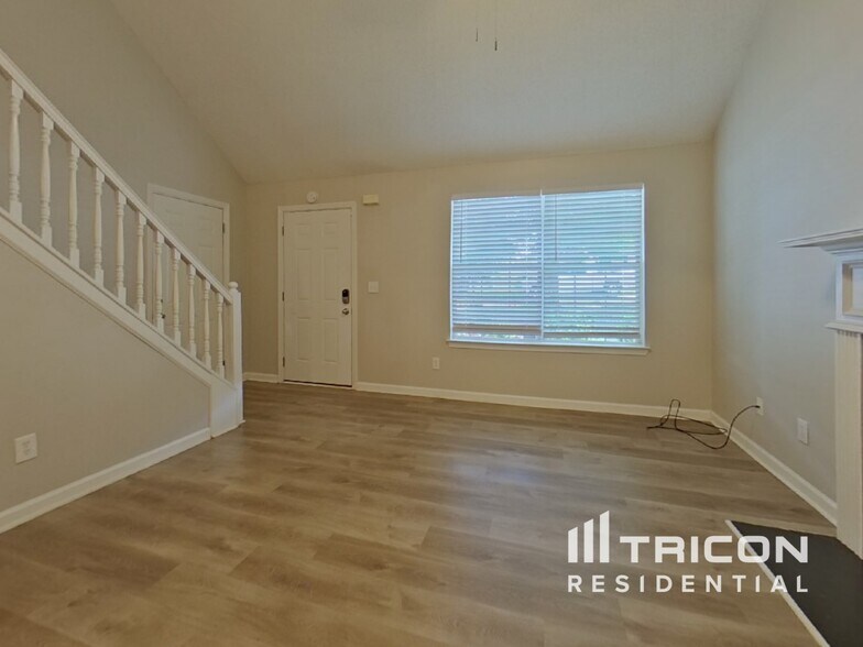 Building Photo - 2872 Knoll View Pl