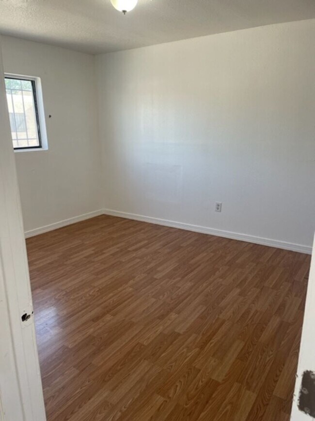 Building Photo - 305 Wisconsin St NE