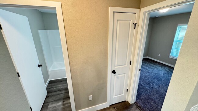 Building Photo - BRAND NEW, STUNNING 3 Bedroom, 2 Bathroom Home in Sebring!!