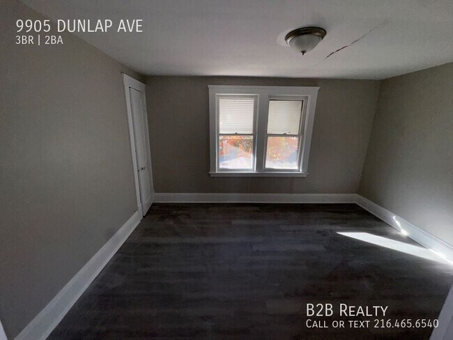 Building Photo - 9905 Dunlap Ave