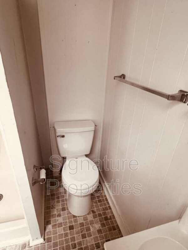 Building Photo - 117 Bollingbrook St