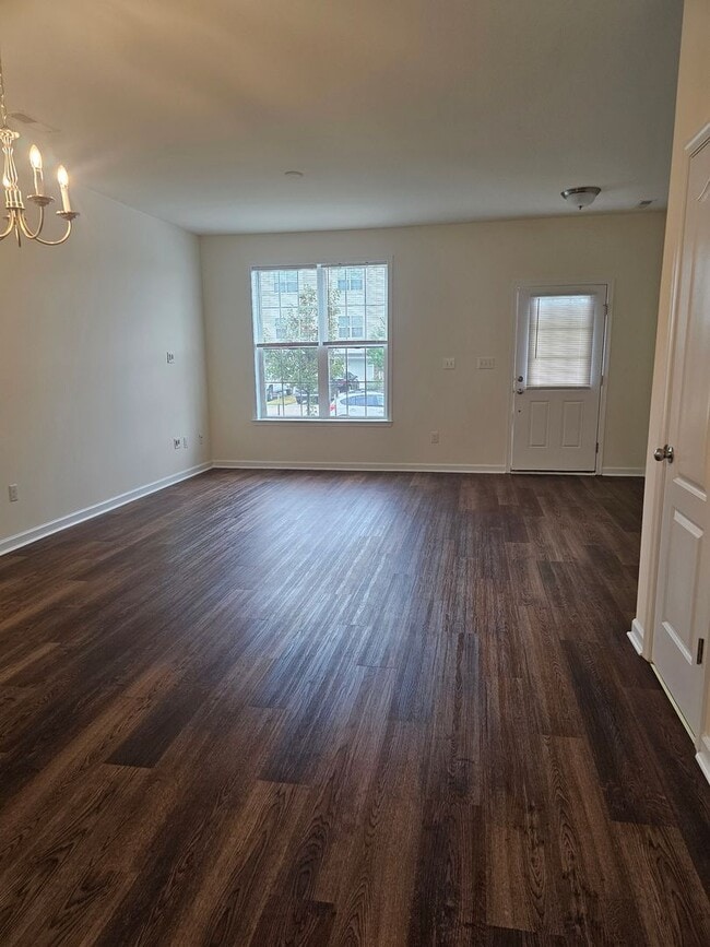 Building Photo - Affordable luxury and comfort.