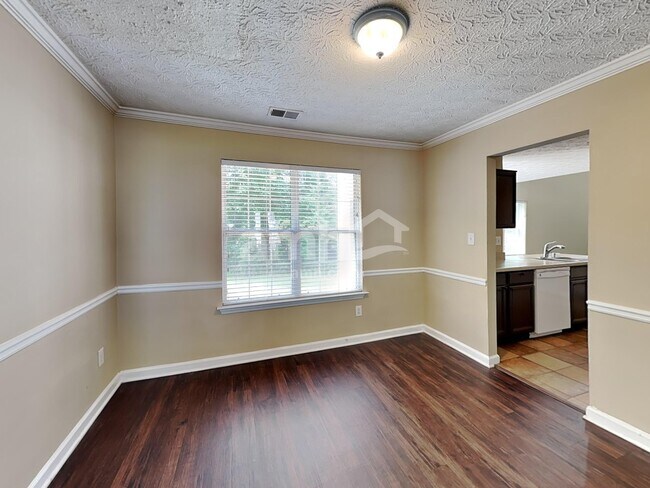 Building Photo - 3817 Majestic Ln SW