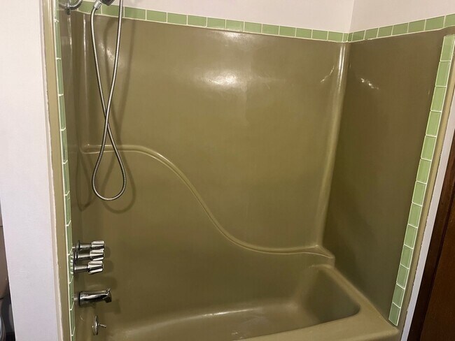 Building Photo - RR03