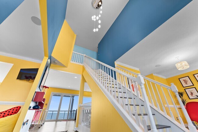 Building Photo - Grand View 115