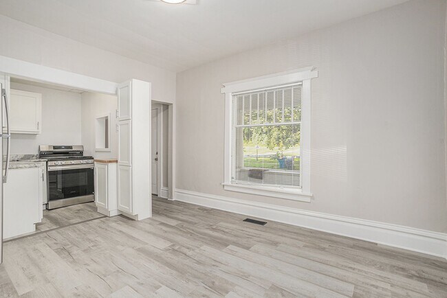 Building Photo - Charming 1-Bed/1-Bath Apartment – Newly Re...
