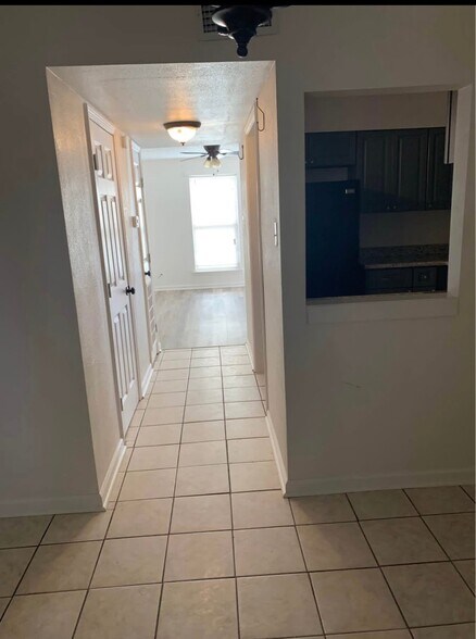 Building Photo - 205 Cathryn Dr
