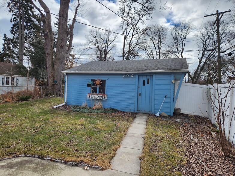 Garage and backyard - 21102 Lochmoor St