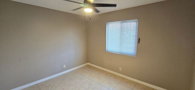 Building Photo - 405 S Kroeger St
