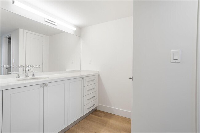 Building Photo - 555 NE 34th St