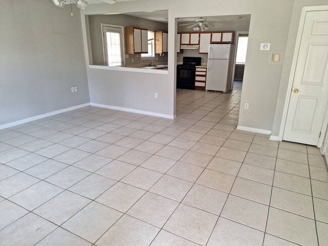 Building Photo - 8100-8104 Exchange St