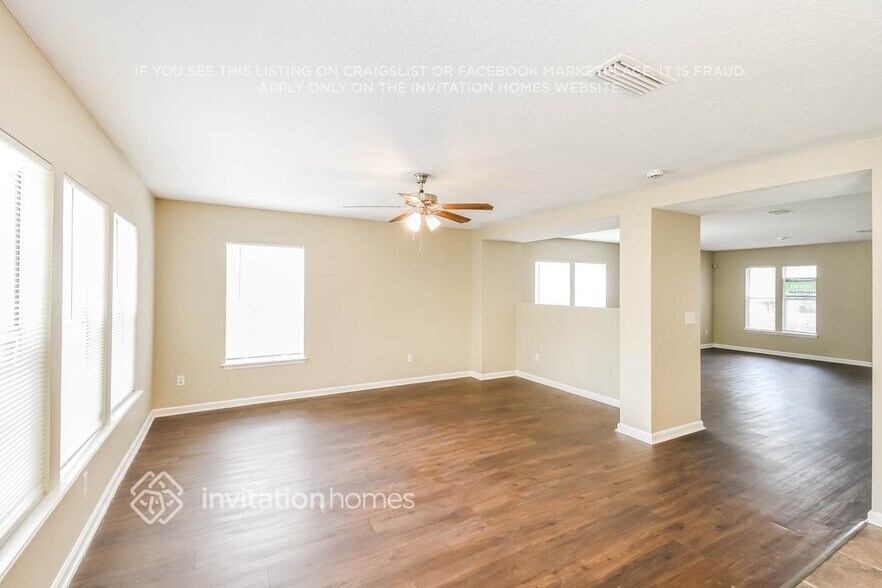 Building Photo - 12192 Pebble Point Dr W