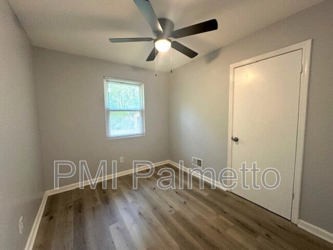 Building Photo - 216 Saddlefield Rd