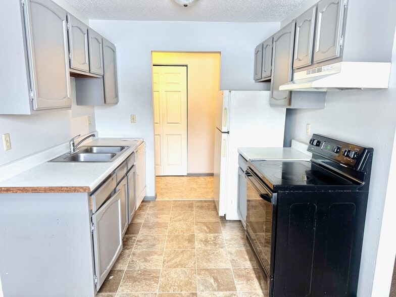 Kitchen - Block 32 Apartments