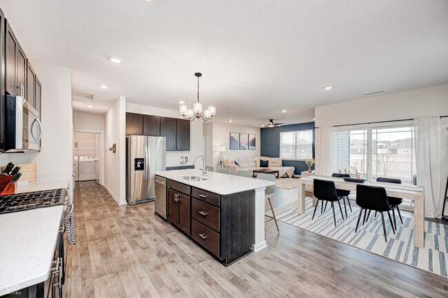 Building Photo - 2214 Warbler St