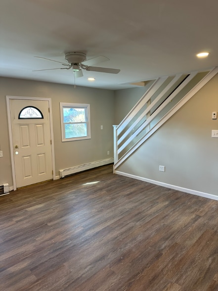 Building Photo - 43 Russett Ln