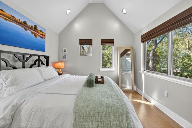 Building Photo - 2710 Wilson St