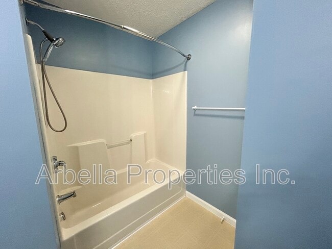 Building Photo - 104 St James Pl