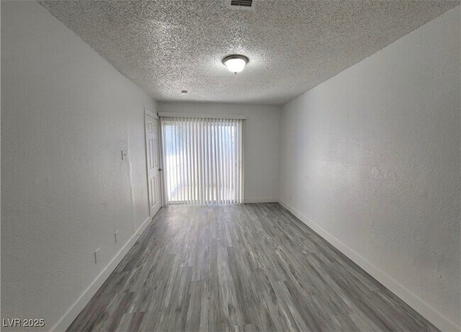 Building Photo - 740 N 11th St