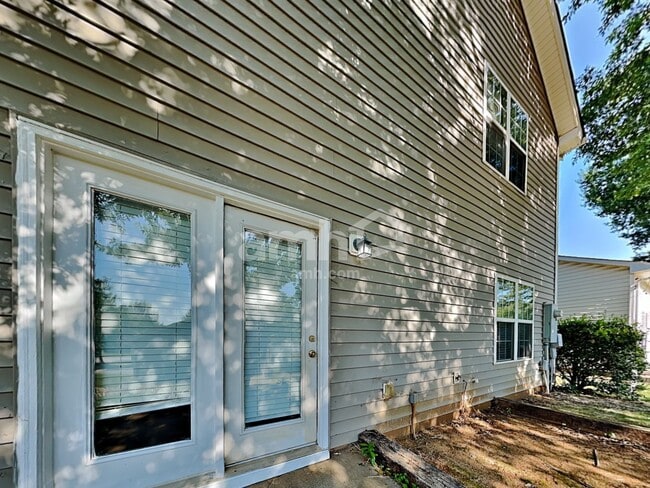 Building Photo - 9002 Glenashley Dr