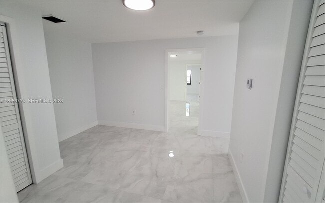 Building Photo - 216 Shadow Way