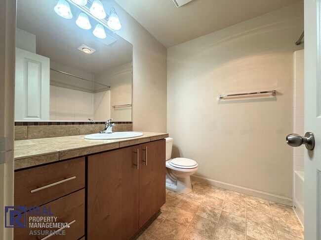 Building Photo - Beautiful 3 Bedroom With Utilities Included! MOVE IN READY!