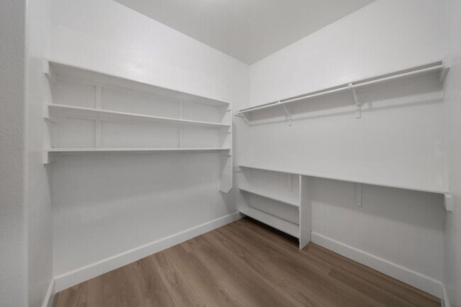 Building Photo - 6905 Etna Way
