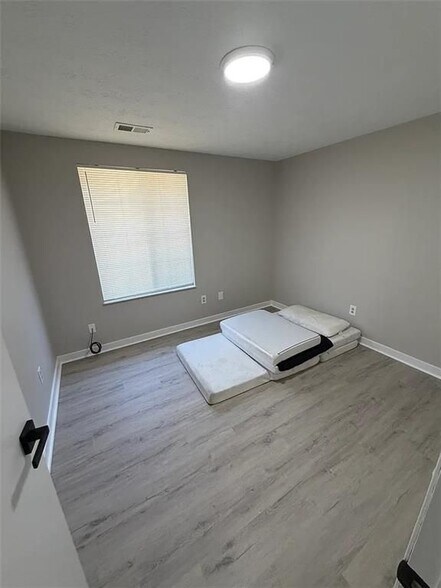 Building Photo - 418 Engle Dr