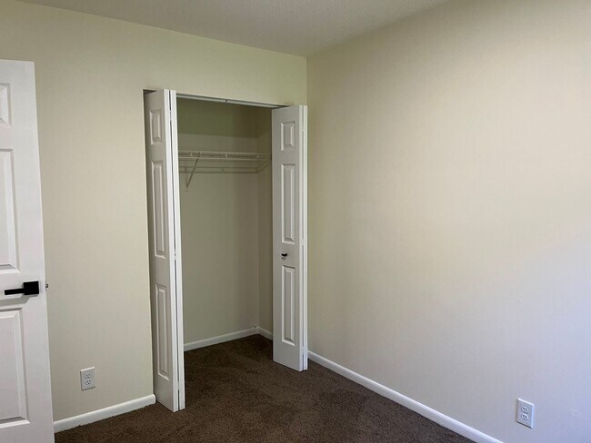 Building Photo - 3873 Fairmont Ave