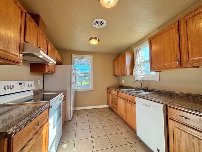 Building Photo - 4216 E Princeton Ave