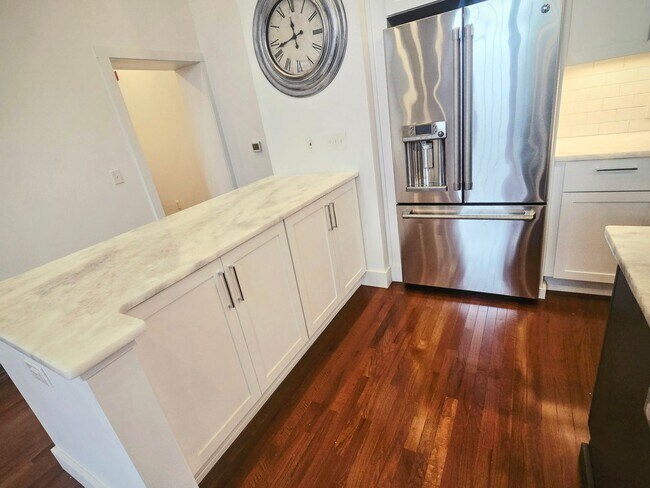 Building Photo - 1815 Main St