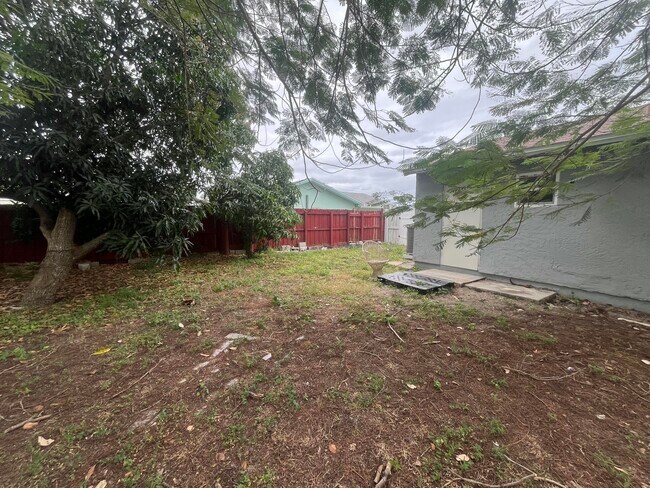 Building Photo - 838 SE Proctor Ln