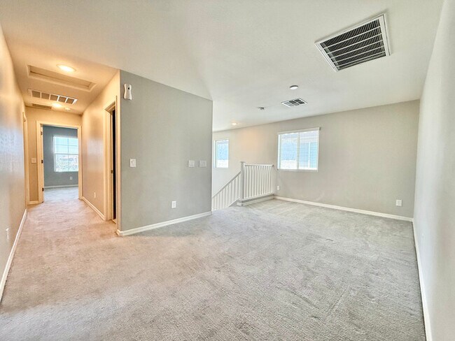 Building Photo - Spectacular 4-Bedroom, 2.5 Bathroom Home in Glendale!!