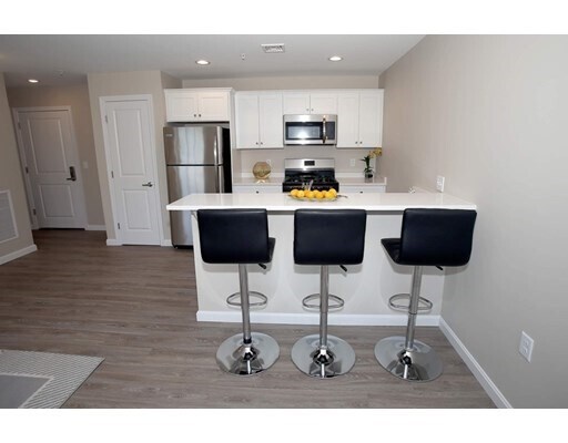 Building Photo - 30 Temple St